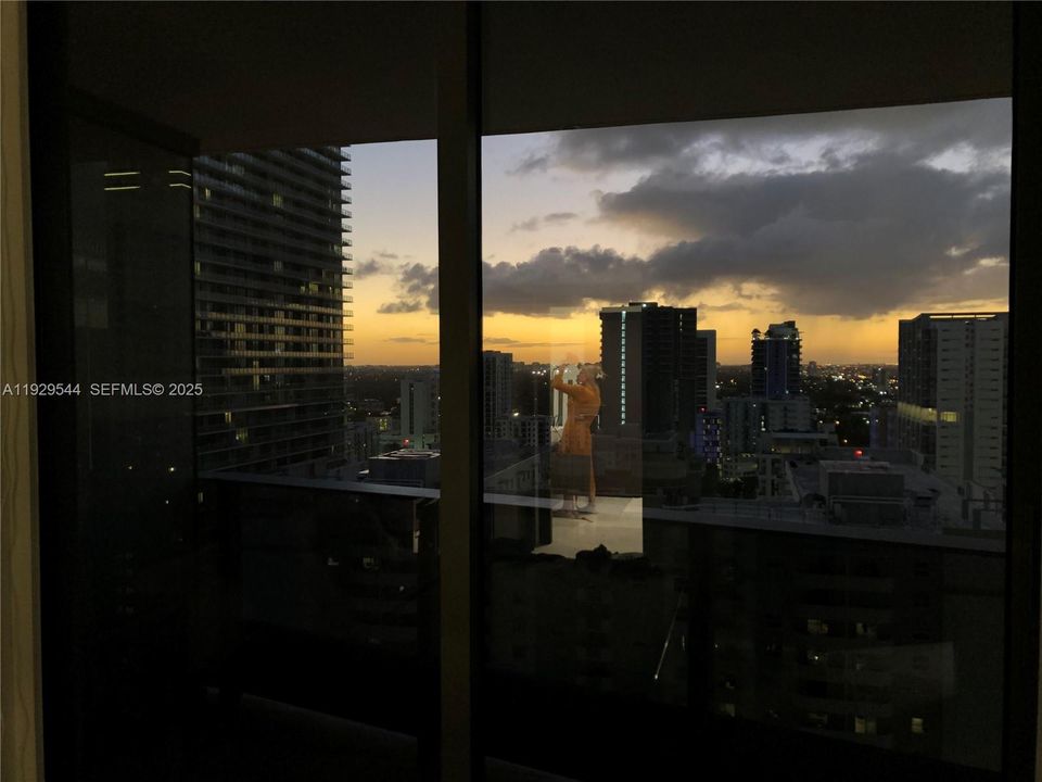 For Rent: $5,950 (1 beds, 1 baths, 826 Square Feet)