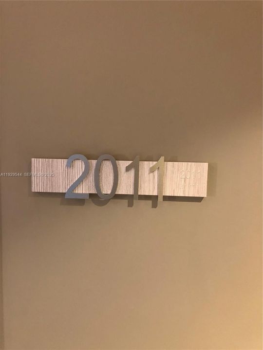 For Rent: $5,950 (1 beds, 1 baths, 826 Square Feet)