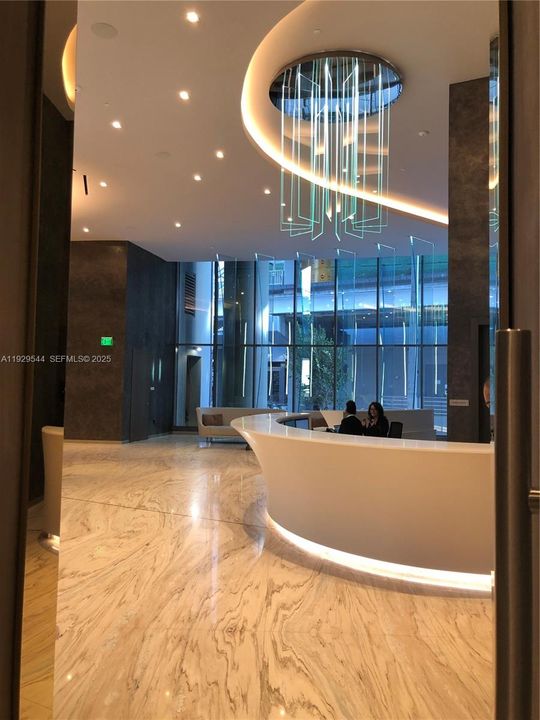 For Rent: $5,950 (1 beds, 1 baths, 826 Square Feet)