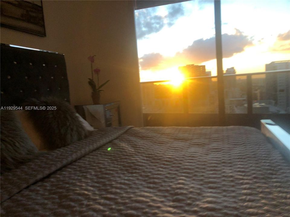 For Rent: $5,950 (1 beds, 1 baths, 826 Square Feet)