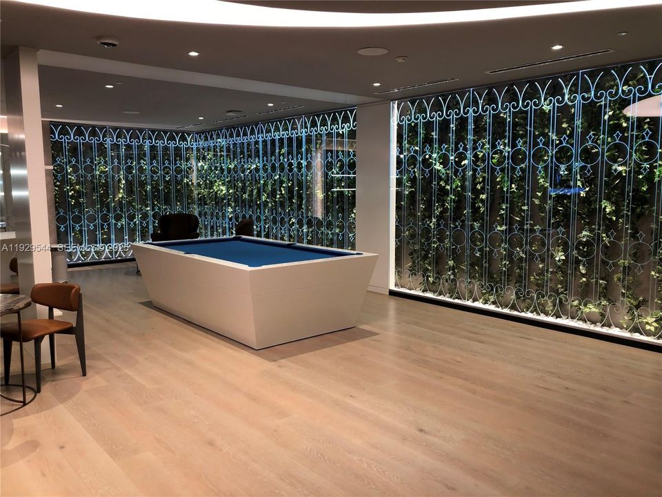 For Rent: $5,950 (1 beds, 1 baths, 826 Square Feet)