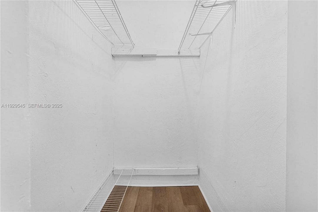 For Rent: $1,700 (0 beds, 1 baths, 1715 Square Feet)