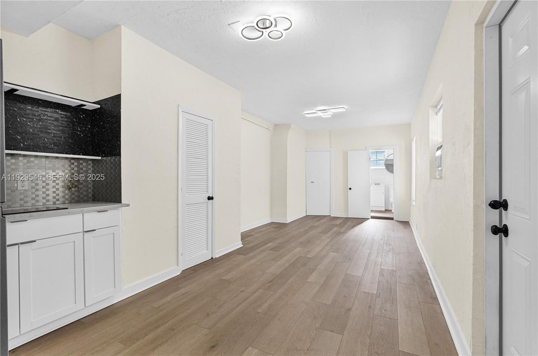 For Rent: $1,700 (0 beds, 1 baths, 1715 Square Feet)