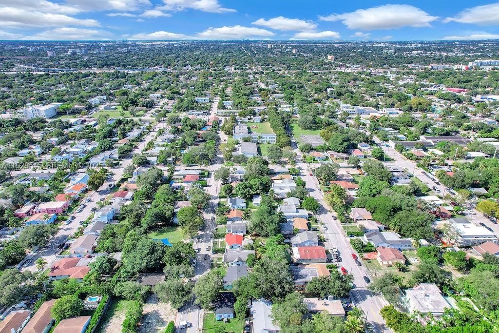 For Rent: $1,700 (0 beds, 1 baths, 1715 Square Feet)