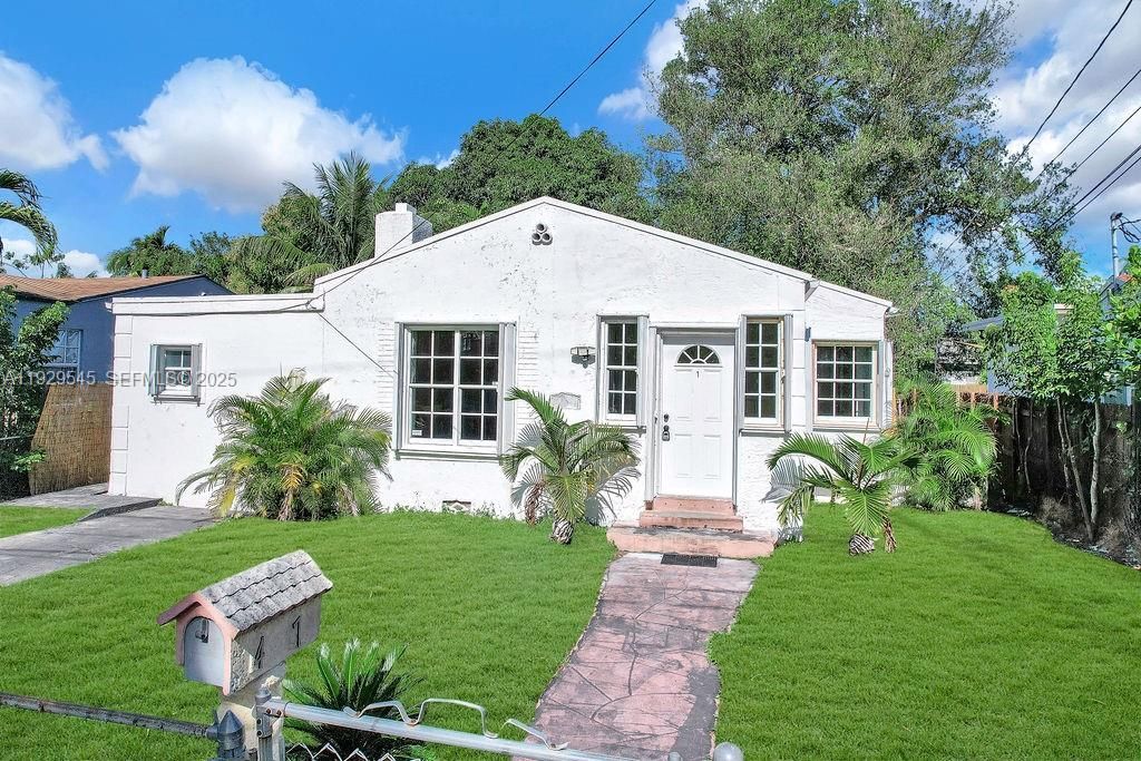 For Rent: $1,700 (0 beds, 1 baths, 1715 Square Feet)