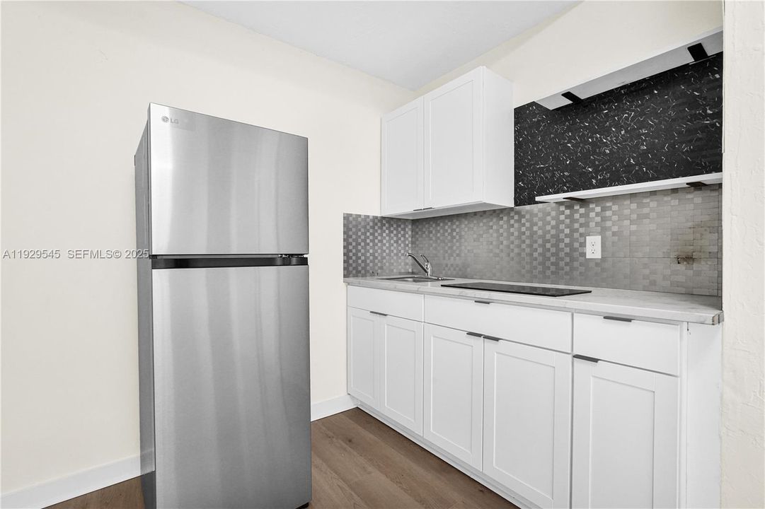 For Rent: $1,700 (0 beds, 1 baths, 1715 Square Feet)