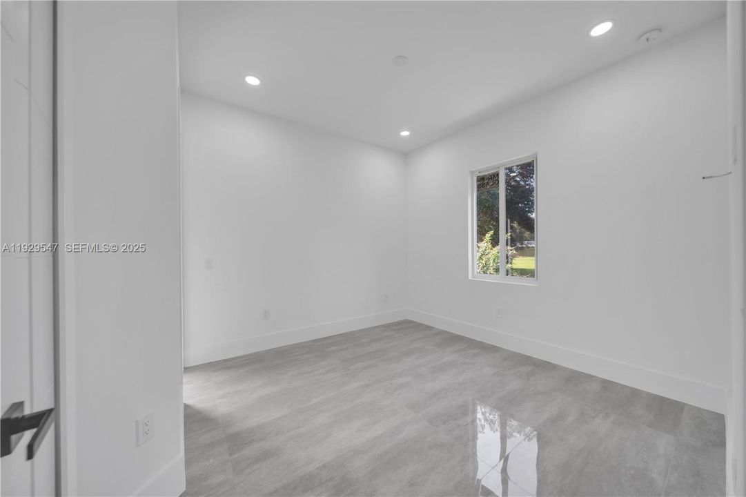 待售: $450,000 (4 贝兹, 3 浴室, 1735 平方英尺)