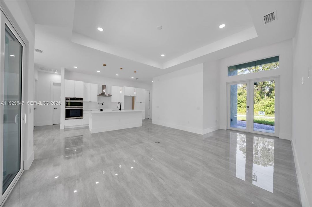 待售: $450,000 (4 贝兹, 3 浴室, 1735 平方英尺)