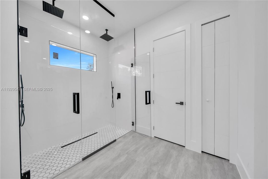 待售: $450,000 (4 贝兹, 3 浴室, 1735 平方英尺)