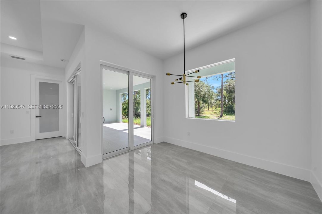 待售: $450,000 (4 贝兹, 3 浴室, 1735 平方英尺)