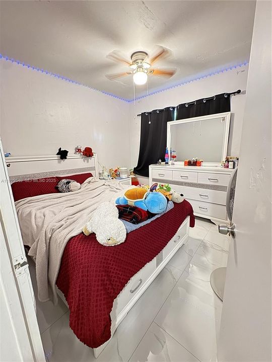 出租: $3,500 (4 贝兹, 2 浴室, 2000 平方英尺)