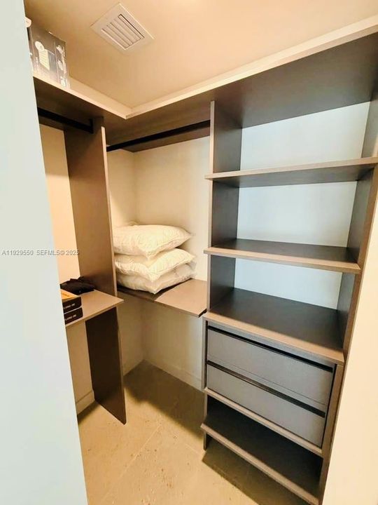 出租: $3,200 (1 贝兹, 1 浴室, 600 平方英尺)