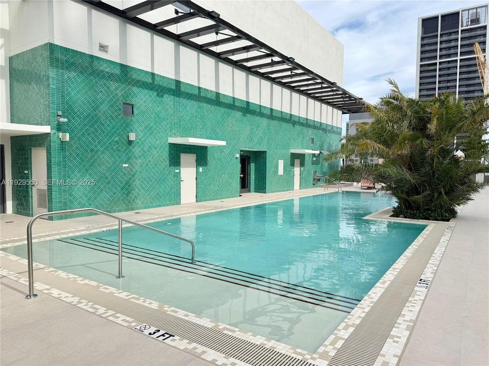 出租: $3,200 (1 贝兹, 1 浴室, 600 平方英尺)