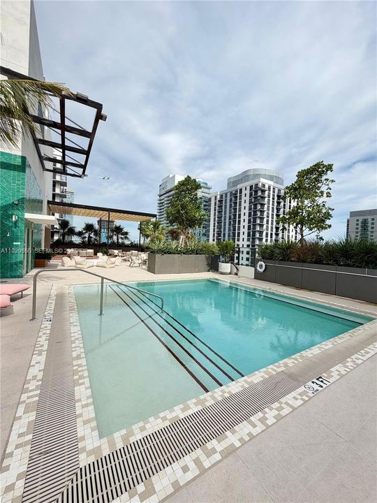 出租: $3,200 (1 贝兹, 1 浴室, 600 平方英尺)