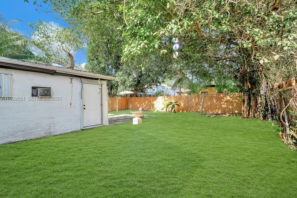 For Rent: $2,700 (2 beds, 1 baths, 1715 Square Feet)