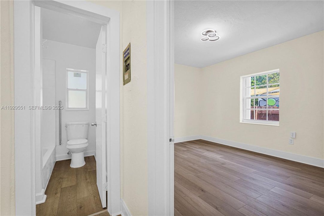 For Rent: $2,700 (2 beds, 1 baths, 1715 Square Feet)