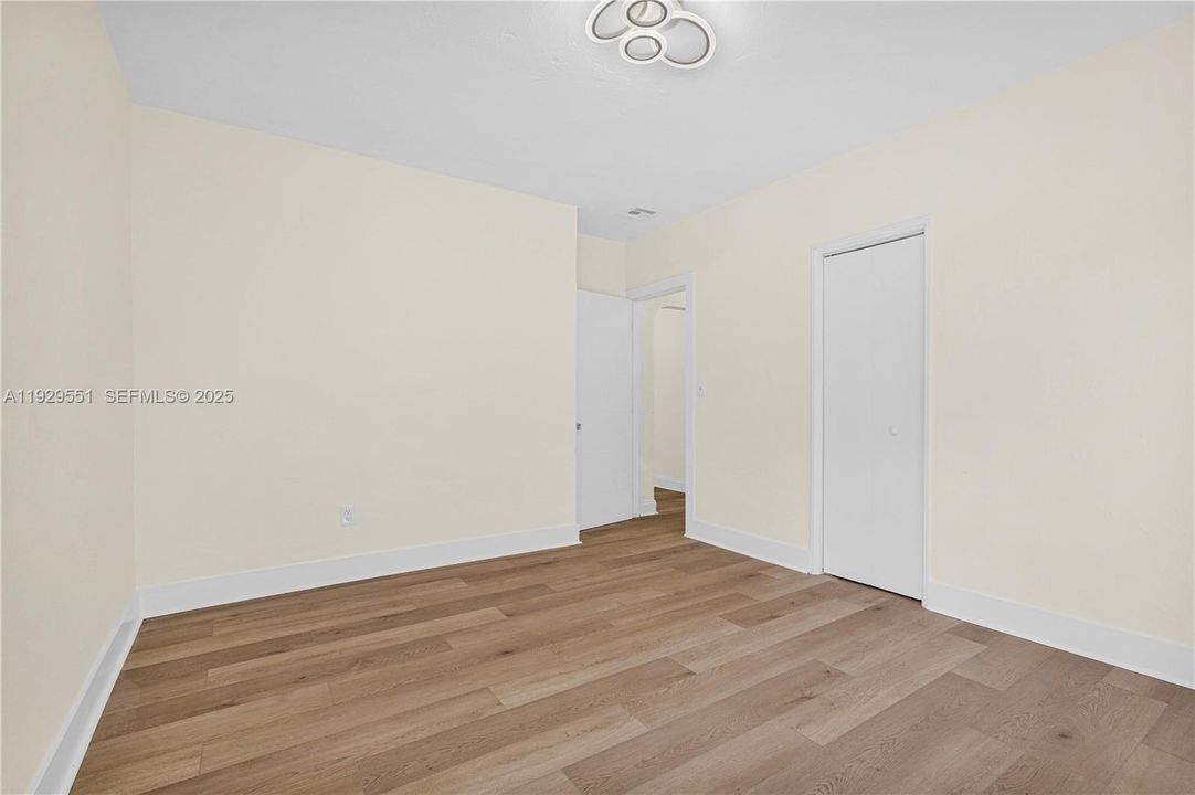 For Rent: $2,700 (2 beds, 1 baths, 1715 Square Feet)