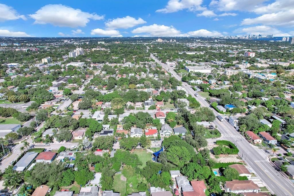 For Rent: $2,700 (2 beds, 1 baths, 1715 Square Feet)