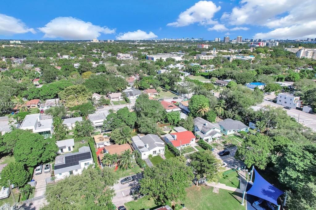 For Rent: $2,700 (2 beds, 1 baths, 1715 Square Feet)