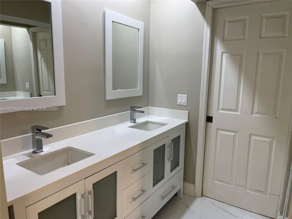 For Rent: $3,380 (2 beds, 2 baths, 1452 Square Feet)