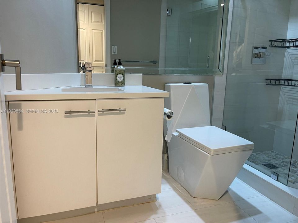 For Rent: $3,380 (2 beds, 2 baths, 1452 Square Feet)