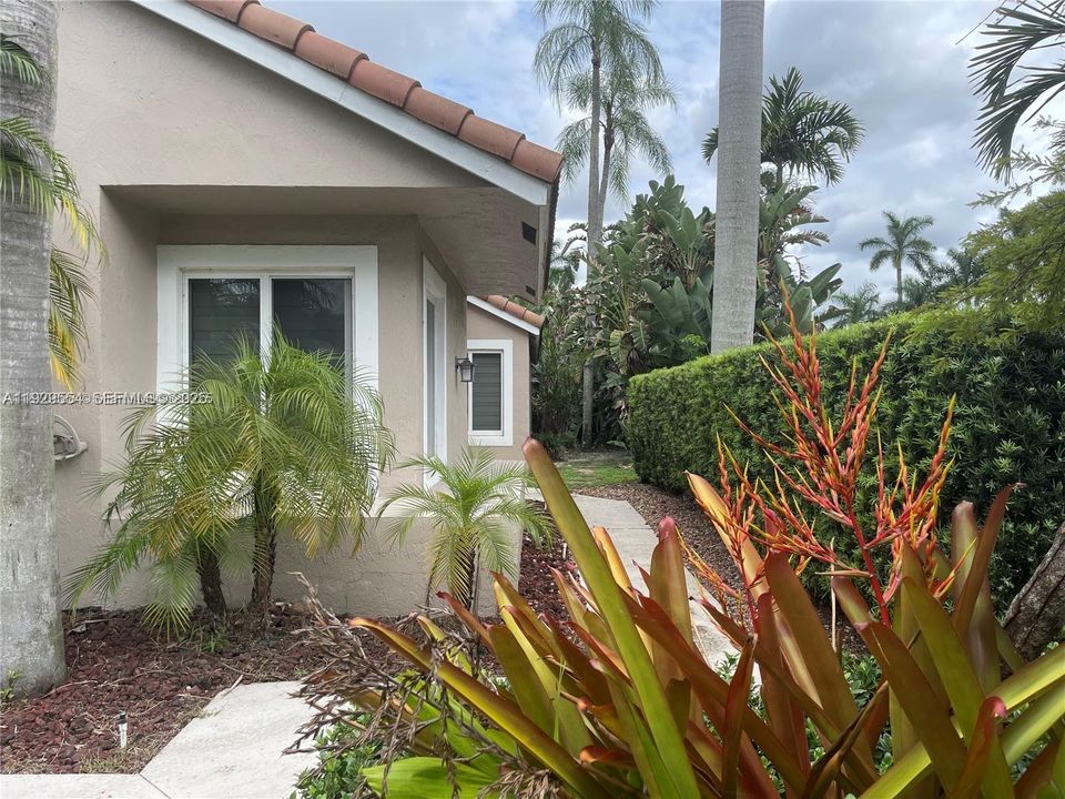 For Rent: $3,380 (2 beds, 2 baths, 1452 Square Feet)