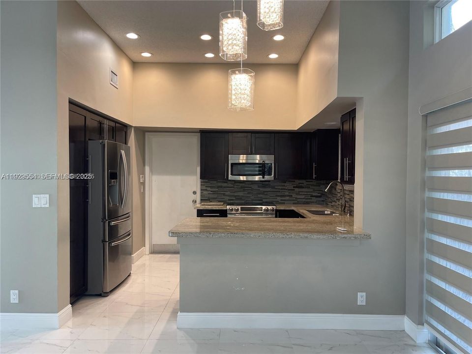 For Rent: $3,380 (2 beds, 2 baths, 1452 Square Feet)