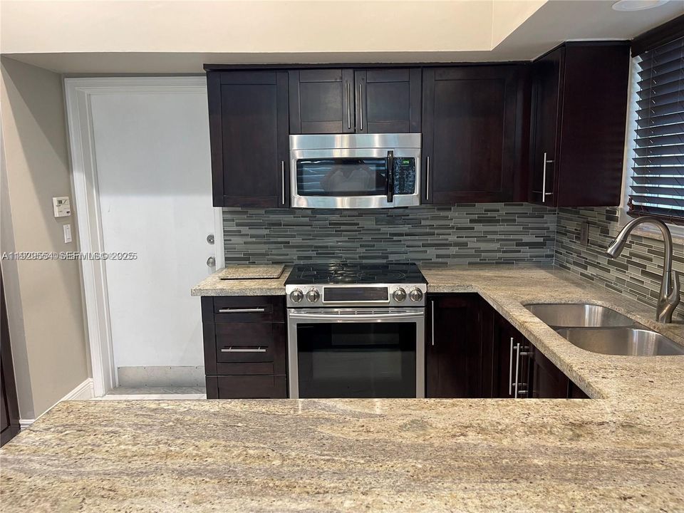 For Rent: $3,380 (2 beds, 2 baths, 1452 Square Feet)