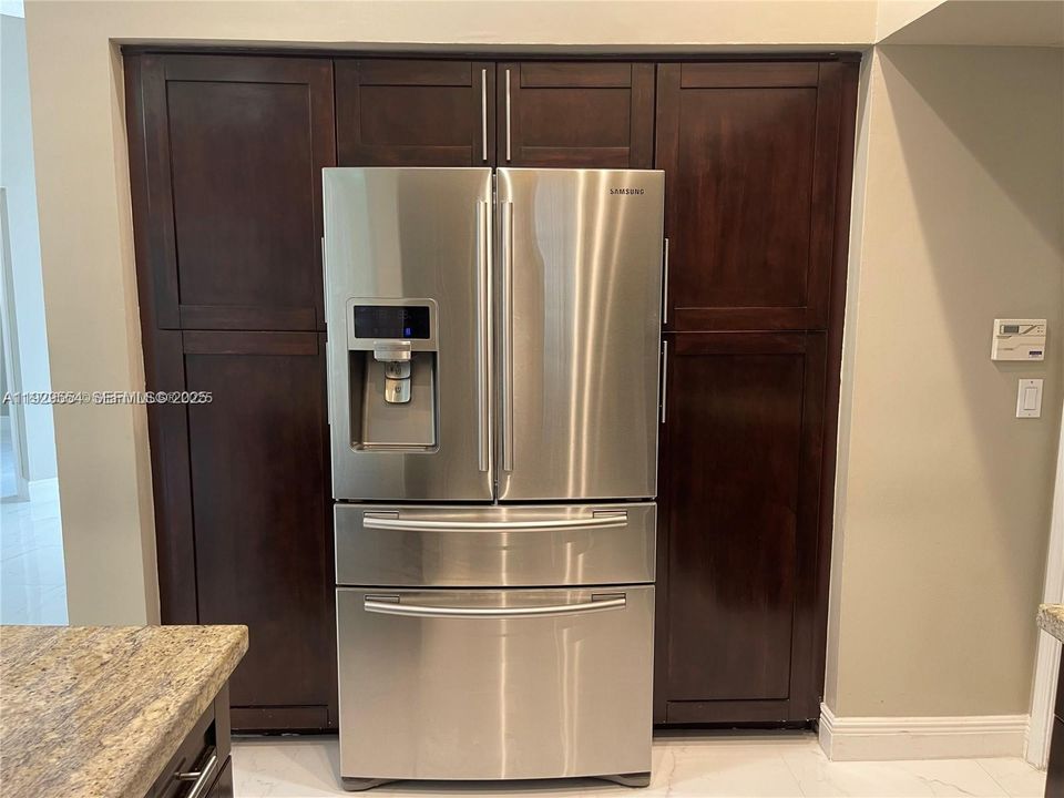 For Rent: $3,380 (2 beds, 2 baths, 1452 Square Feet)