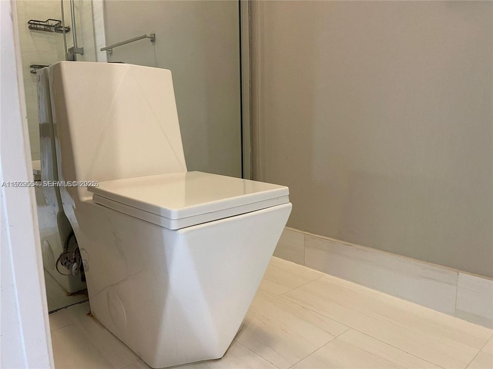 For Rent: $3,380 (2 beds, 2 baths, 1452 Square Feet)