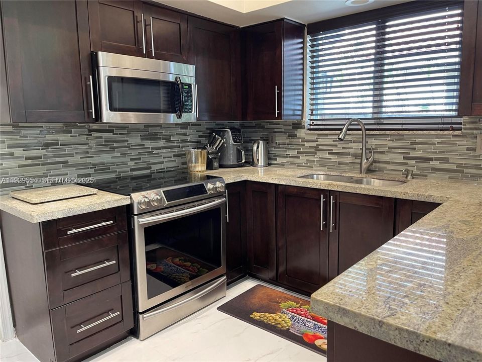 For Rent: $3,380 (2 beds, 2 baths, 1452 Square Feet)