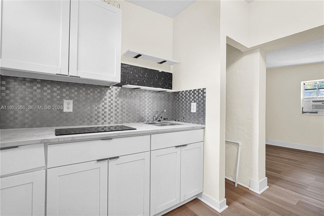 For Rent: $1,700 (1 beds, 1 baths, 1715 Square Feet)