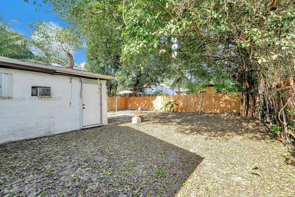 For Rent: $1,700 (1 beds, 1 baths, 1715 Square Feet)