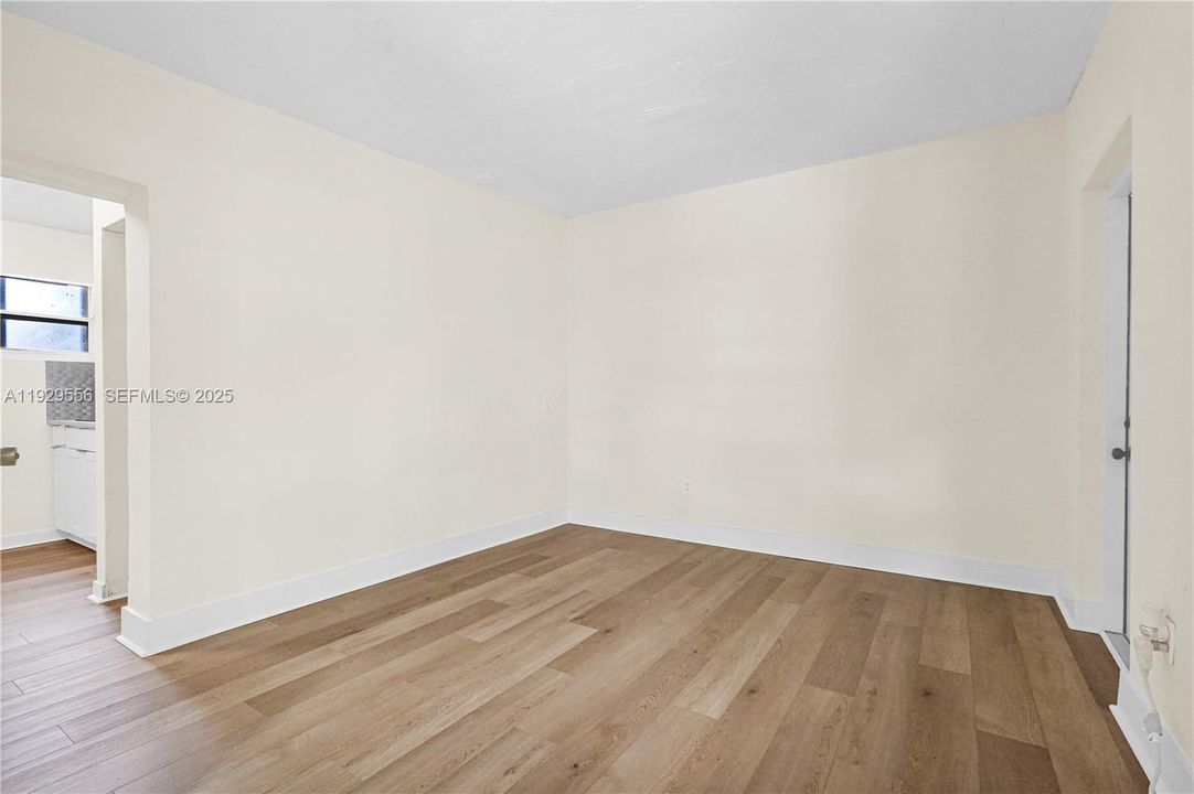 For Rent: $1,700 (1 beds, 1 baths, 1715 Square Feet)