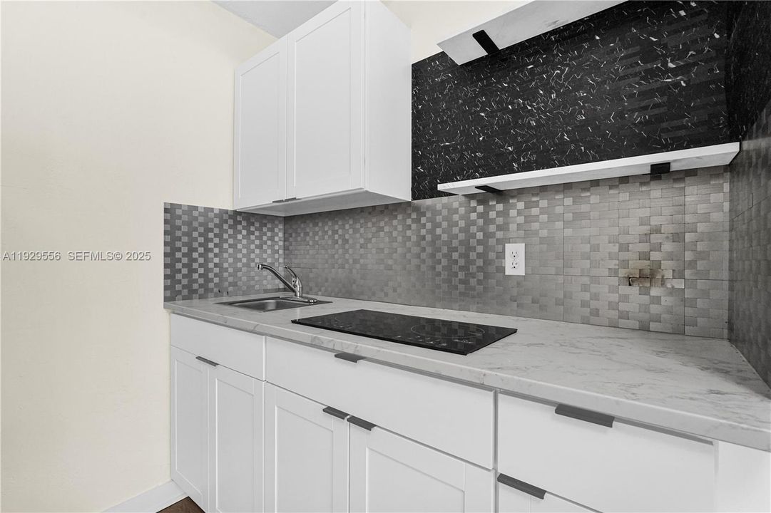 For Rent: $1,700 (1 beds, 1 baths, 1715 Square Feet)