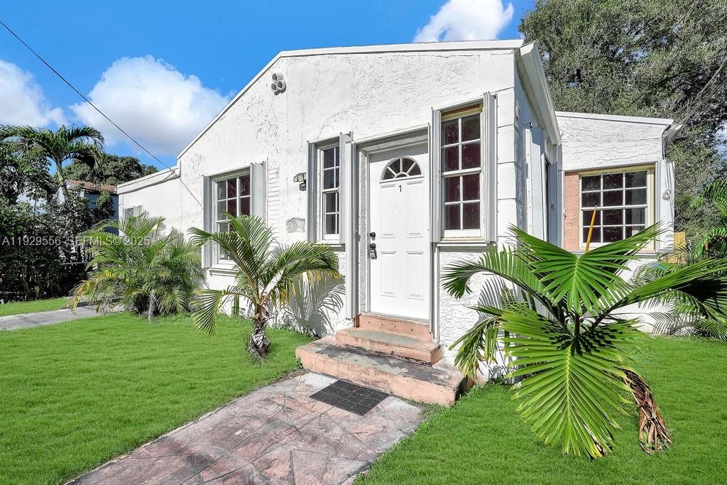 For Rent: $1,700 (1 beds, 1 baths, 1715 Square Feet)