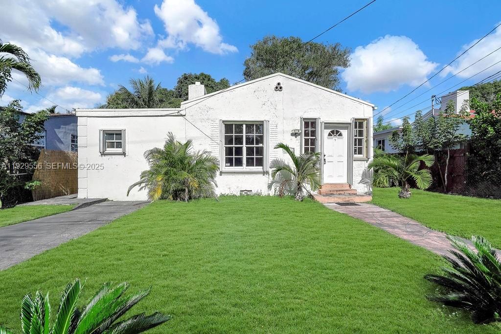 For Rent: $1,700 (1 beds, 1 baths, 1715 Square Feet)