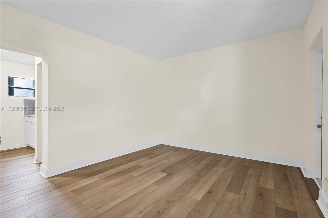 For Rent: $1,700 (1 beds, 1 baths, 1715 Square Feet)