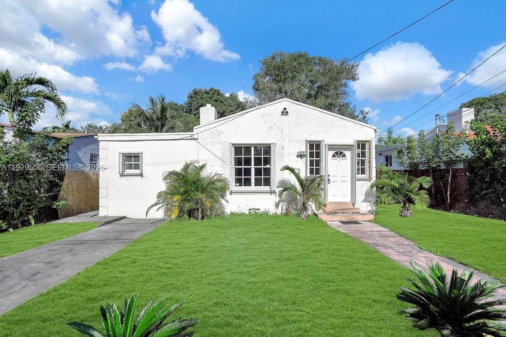 For Rent: $1,700 (1 beds, 1 baths, 1715 Square Feet)