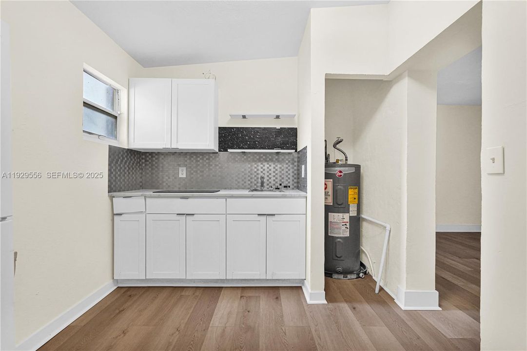 For Rent: $1,700 (1 beds, 1 baths, 1715 Square Feet)