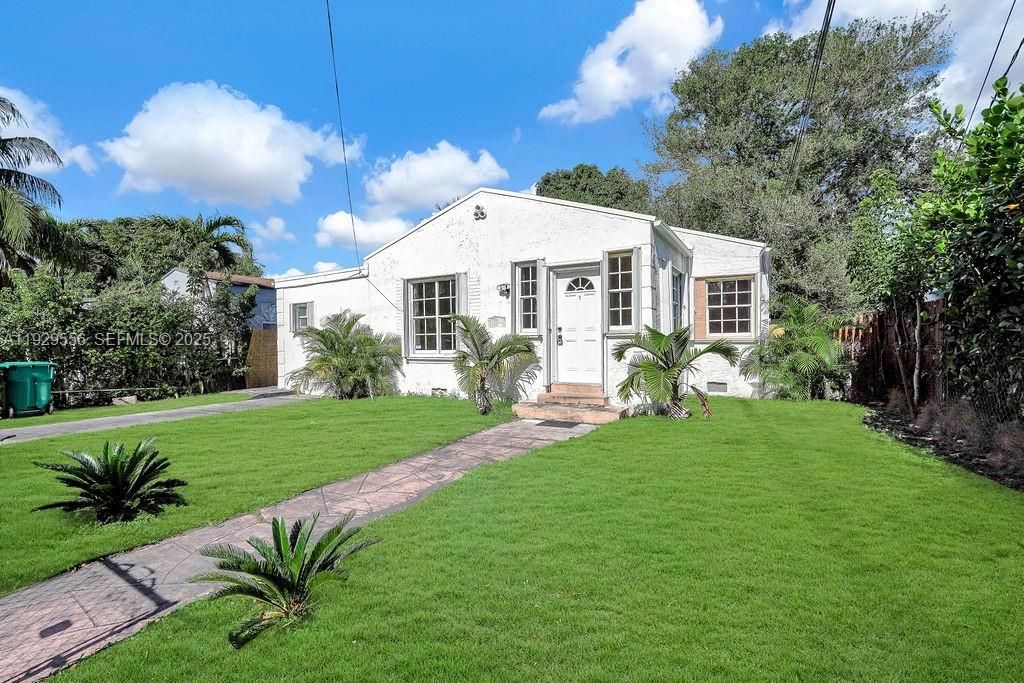 For Rent: $1,700 (1 beds, 1 baths, 1715 Square Feet)