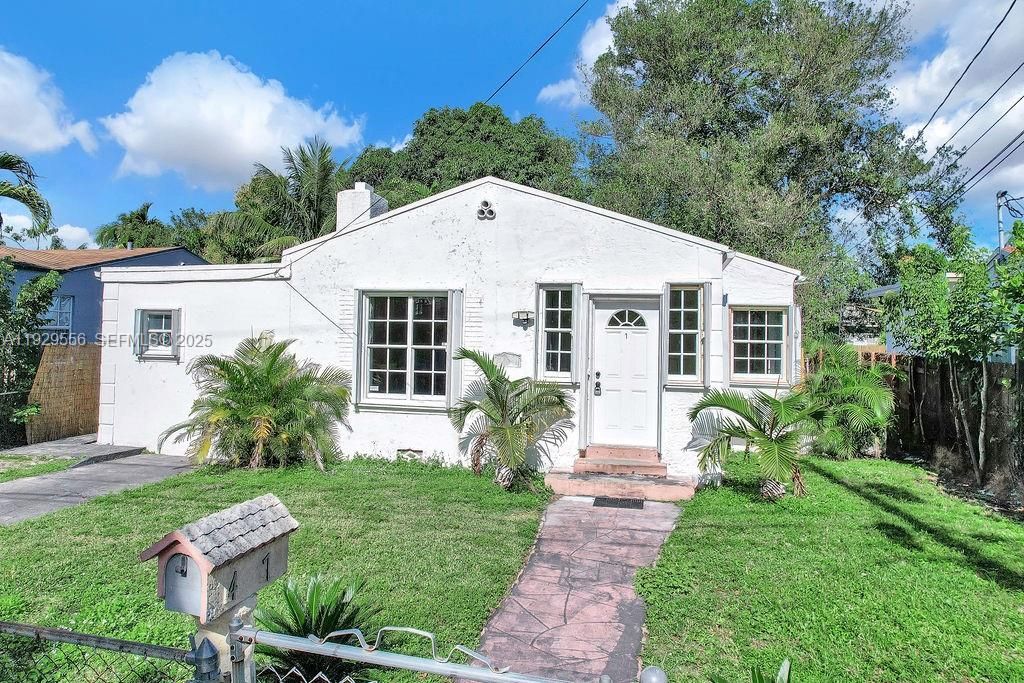 For Rent: $1,700 (1 beds, 1 baths, 1715 Square Feet)