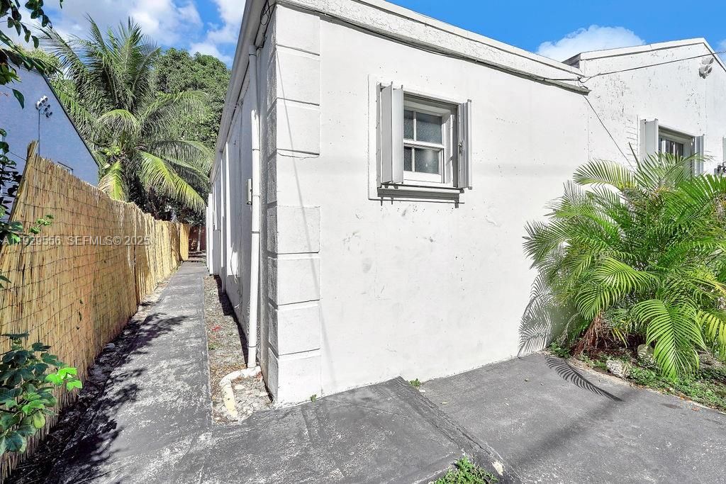 For Rent: $1,700 (1 beds, 1 baths, 1715 Square Feet)