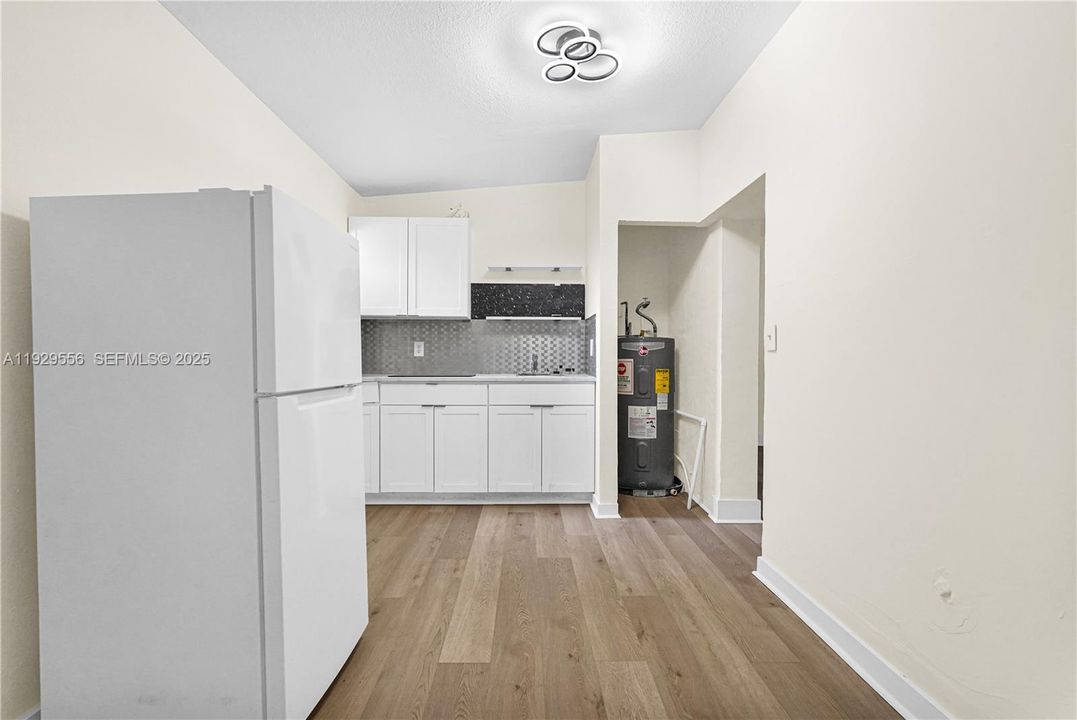 For Rent: $1,700 (1 beds, 1 baths, 1715 Square Feet)