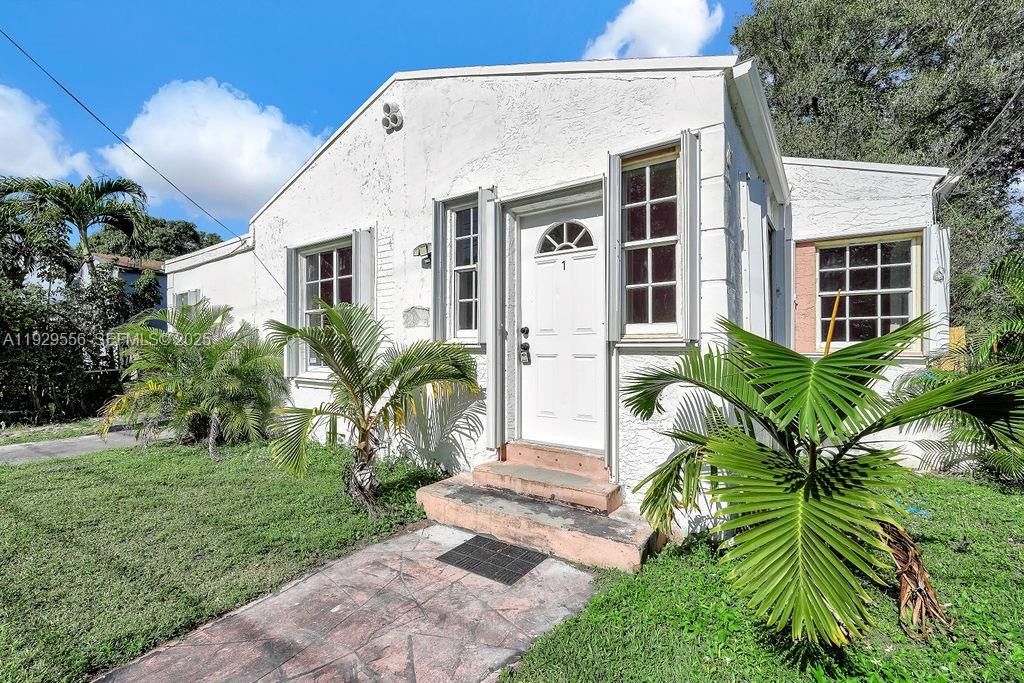 For Rent: $1,700 (1 beds, 1 baths, 1715 Square Feet)