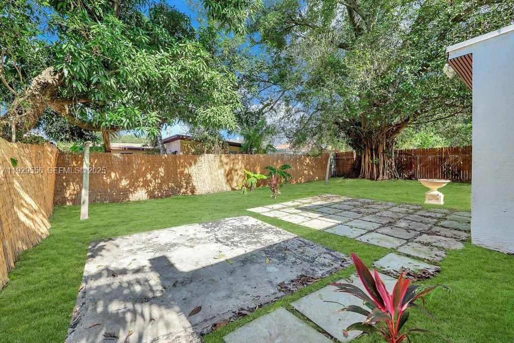 For Rent: $1,700 (1 beds, 1 baths, 1715 Square Feet)