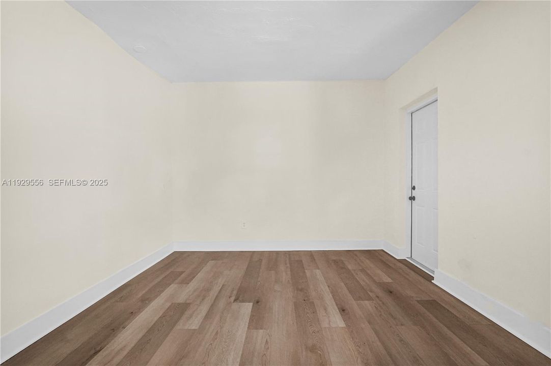 For Rent: $1,700 (1 beds, 1 baths, 1715 Square Feet)