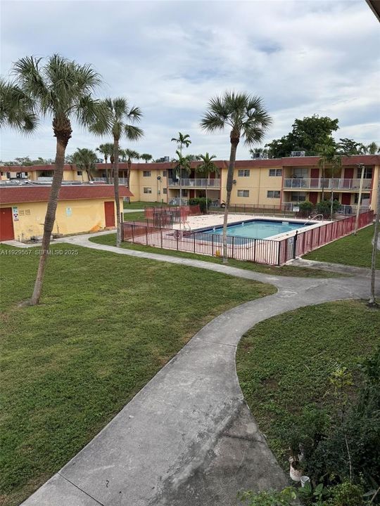 For Sale: $165,000 (2 beds, 1 baths, 830 Square Feet)