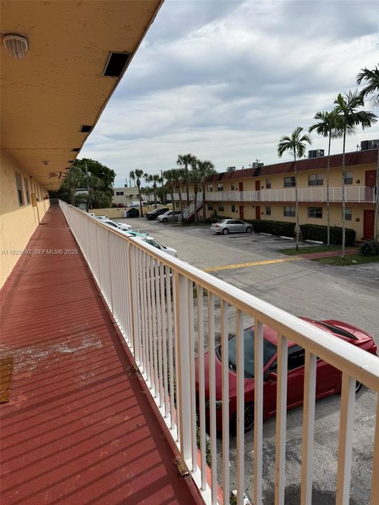 For Sale: $165,000 (2 beds, 1 baths, 830 Square Feet)