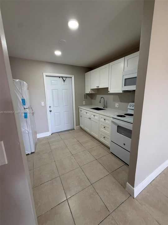 For Sale: $165,000 (2 beds, 1 baths, 830 Square Feet)